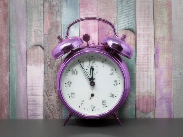 the eleventh hour, time to rethink, catastrophe, time for a change, alarm clock, clock, ring the bell, dial, pointer, hours, time display, time, alarm clock, clock, clock, clock, clock, clock, hours. Comunicare orari e cambiamenti di servizio