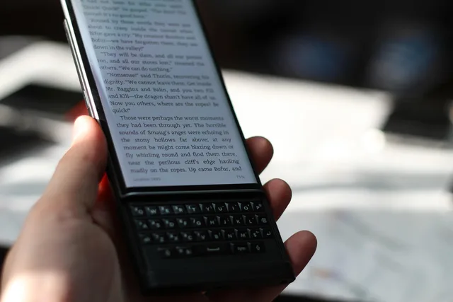 blackberry, priv, mobile phone, qwerty, curved screen, android, mobile, applications, phablet, physical keyboard, text on mobile. Rendere leggibili documenti e immagini sul telefono