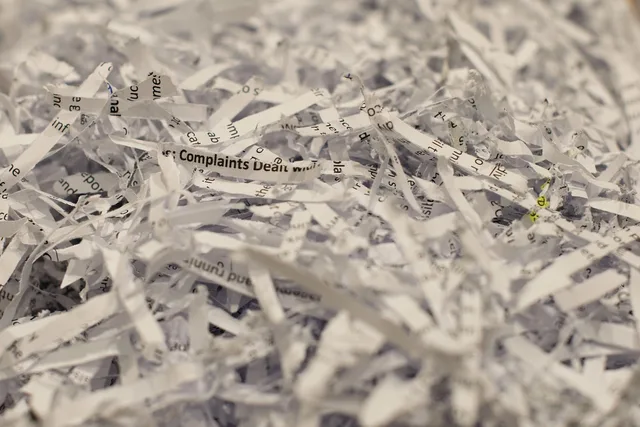 paper, shredder, shredding, recycling, confidential, cut, shredded, shred, waste, garbage, destroy, shredder, shredder, shredder, shredding, shredding, confidential, confidential, confidential, confidential, confidential, shred. Usare esempi rispettando la riservatezza
